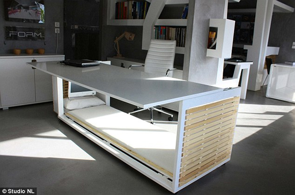 perfect-desk-for-sleeping